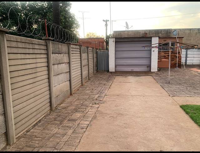 2 BEDROOM HOUSE FOR SALE IN VANDERBIJLPARK CW 2